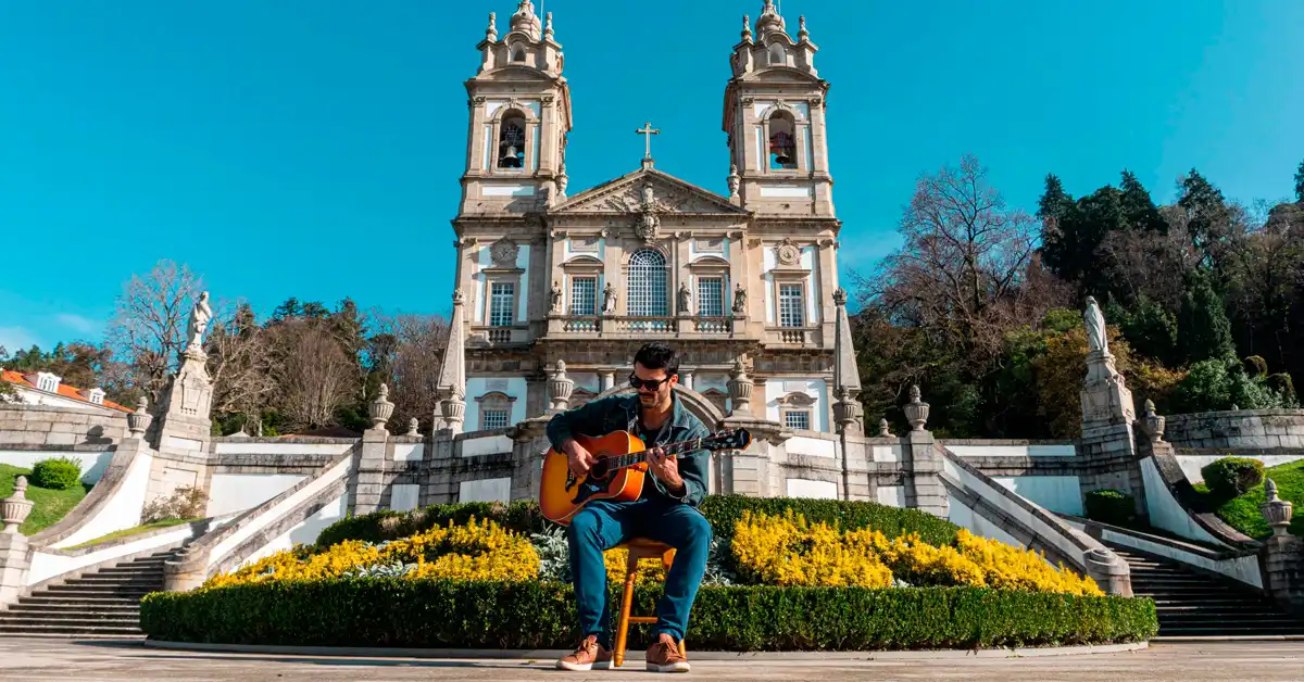 Vídeoclipe da música Um Lanche na Avenida para o músico Pedro Menezes