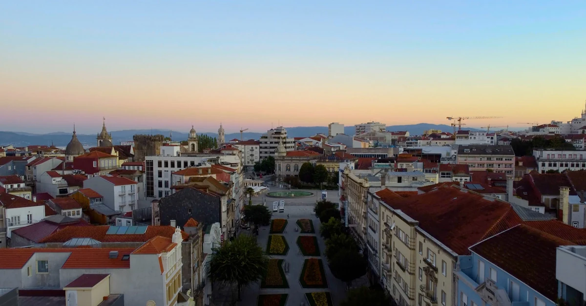 Stills do videoclipe Amanhecer na Cidade de André Pacheco