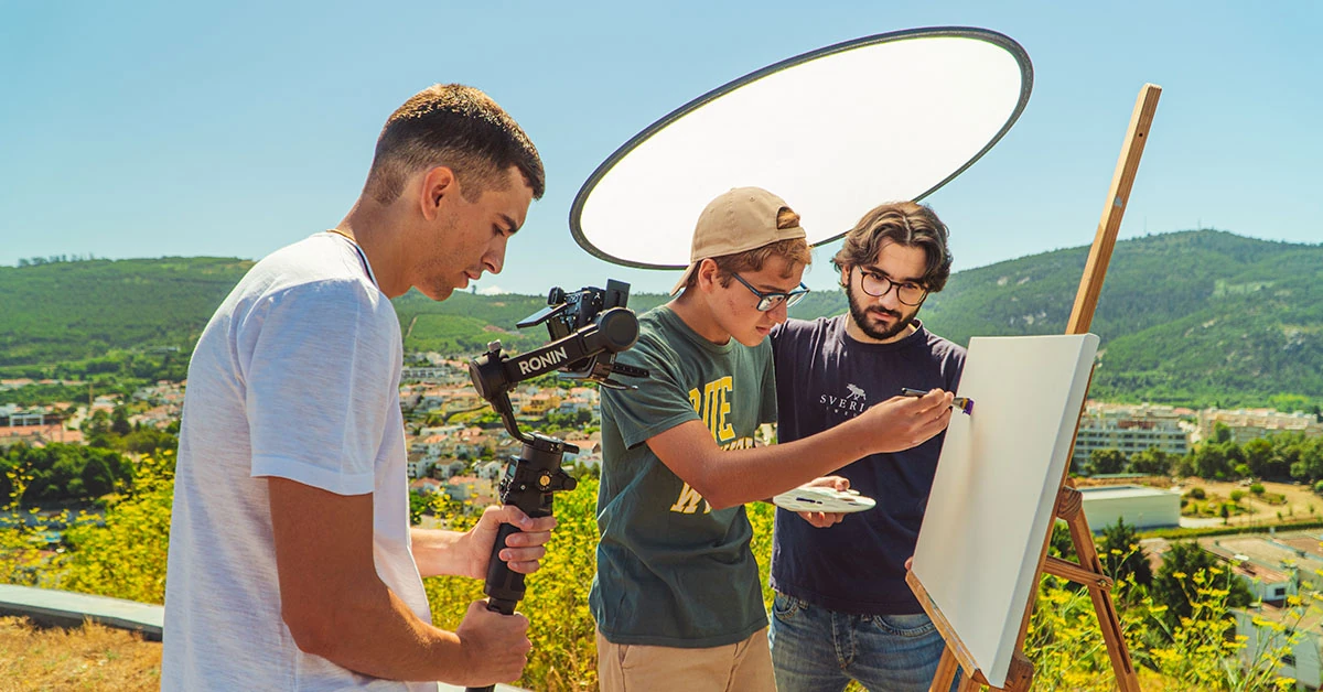 Behind the Scenes de um Vídeo institucional do Projeto bYou da Universidade do Minho. O vídeo foi divulgado na RTP1, RTP2, Antena 1. Para além disso, contou com a produção musical da I Scream Studios, a narração do Pedro Flynn e um coro de alunos da Escola Secundária Carlos Amarante