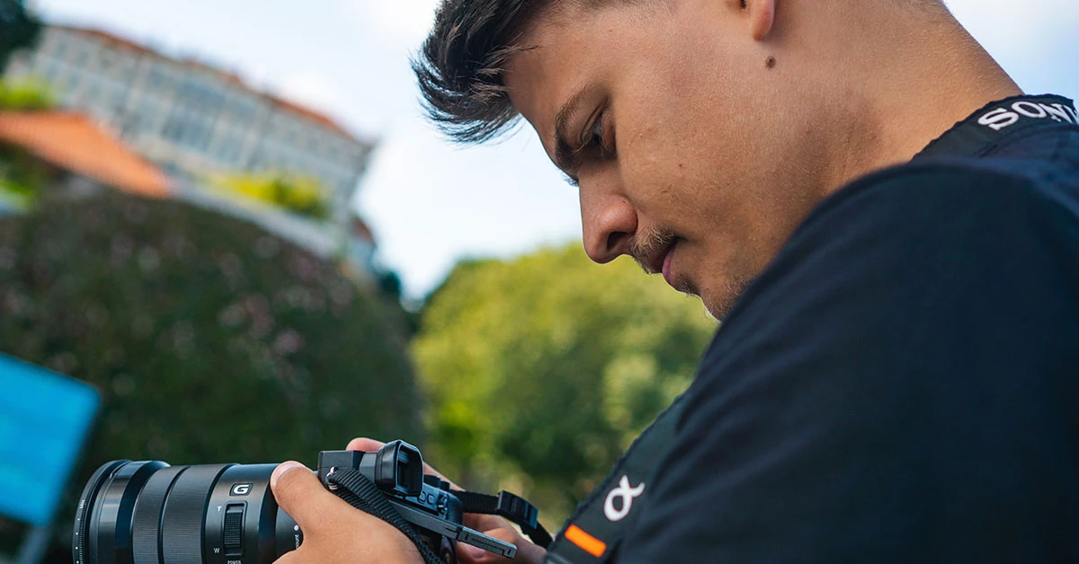 Behind The Scenes de um vídeo institucional para concurso sobre a Região do Minho organizado pela Comunidade Intermunicipal do Cávado. O vídeo contou com a participação do Grupo Folclórico Dr. Gonçalo Sampaio. Neste vídeo institucional é possível ver imagens de monumentos icónicos de Viana do Castelo tais como o “Santuário de Santa Luzia”, a escultura “Vira Maria, Vira Manel” e o navio-hospital “Gil Eannes” e, ainda, monumentos de Braga como o “Santuário do Bom Jesus do Monte”, “Santuário do Sameiro” e ainda a “Sé de Braga”