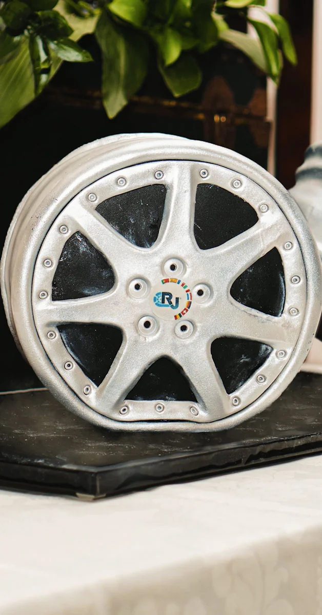 Stills do vídeo de evento do 26º aniversário da Reparadora das Jantes