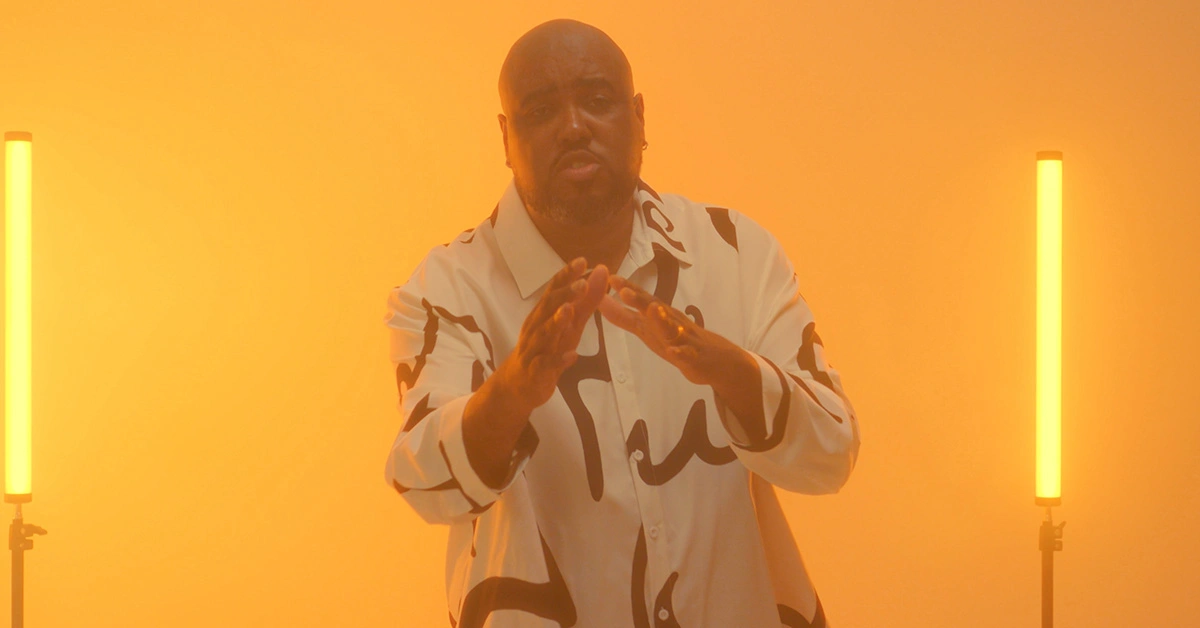Stills do videoclipe Nuvem do artista Valtinho Jota