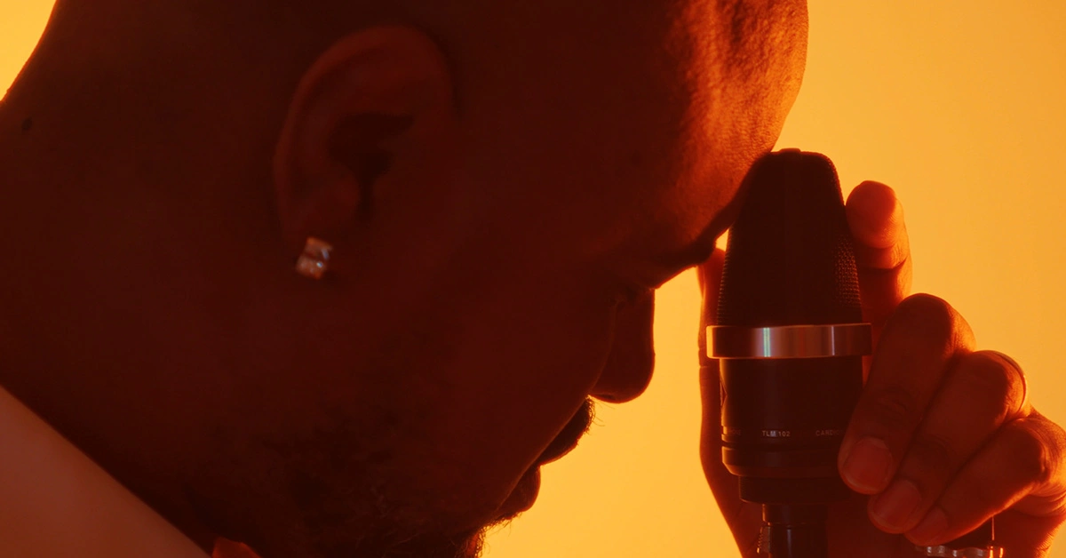 Stills do videoclipe Nuvem do artista Valtinho Jota