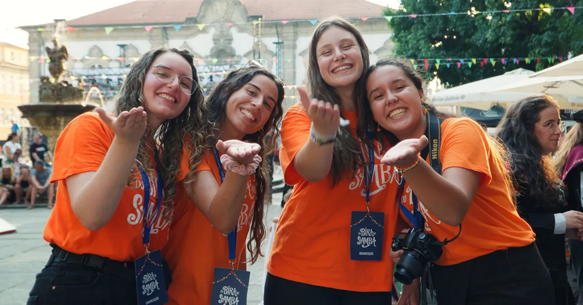 Stills do vídeo do Evento Do Bira Ao Samba 2025 em Braga na Praça do Município organizado pelos Bomboémia e que contou com a presença de diversos grupos culturais
