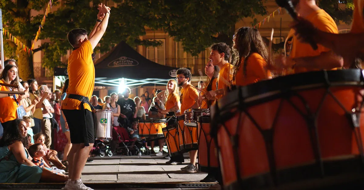 Stills do vídeo do Evento Do Bira Ao Samba 2025 em Braga na Praça do Município organizado pelos Bomboémia e que contou com a presença de diversos grupos culturais