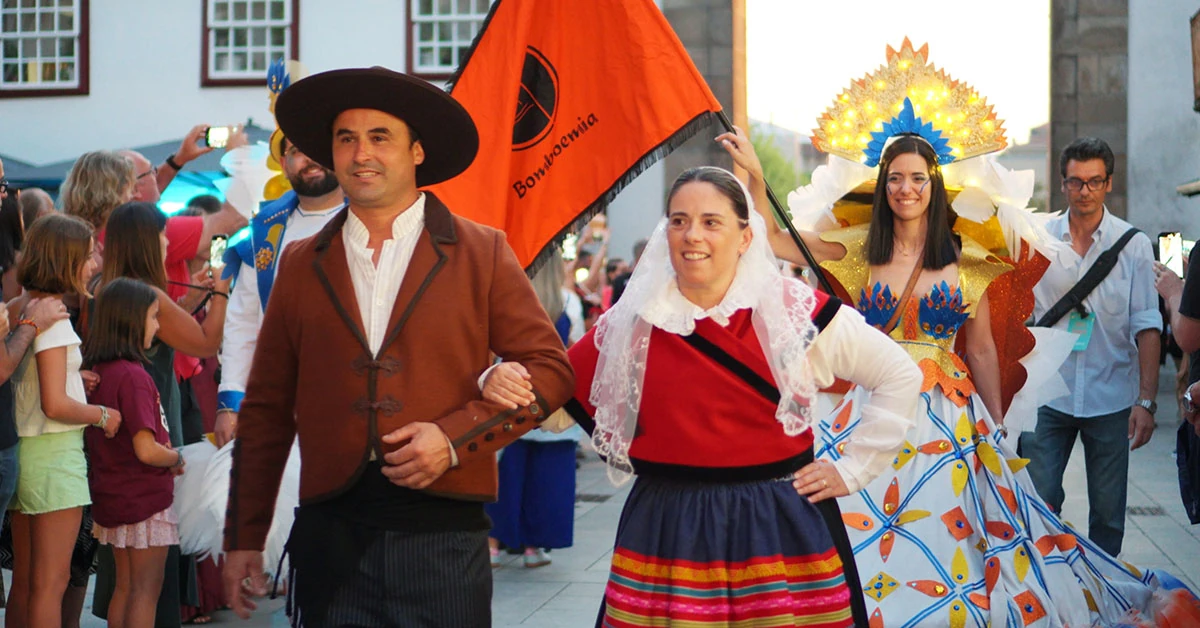 Stills do vídeo do Evento Do Bira Ao Samba 2025 em Braga na Praça do Município organizado pelos Bomboémia e que contou com a presença de diversos grupos culturais