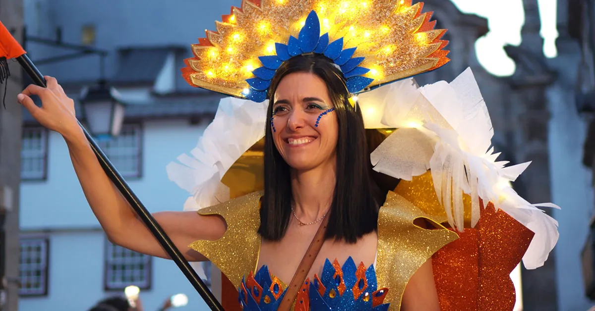 Stills do vídeo do Evento Do Bira Ao Samba 2025 em Braga na Praça do Município organizado pelos Bomboémia e que contou com a presença de diversos grupos culturais