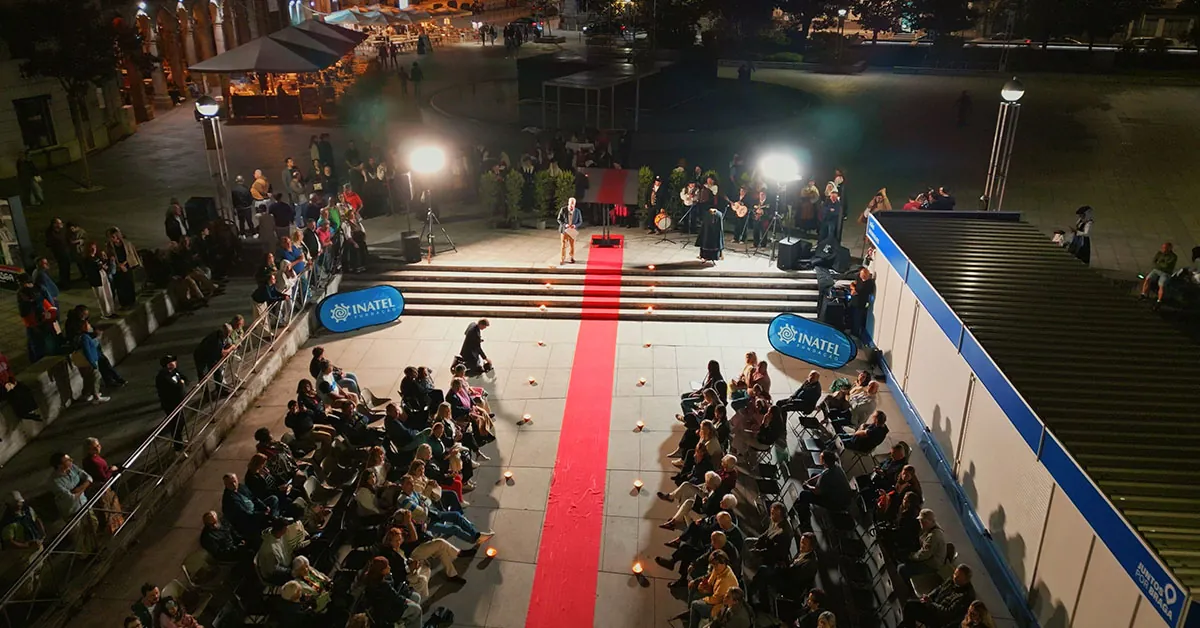 Stills do Vídeo do Evento FOLK Passerelle 25 em Braga, na Avenida Central, organizado pela Rusga de S. Vicente e que contou com a presença de diversos grupos folclóricos