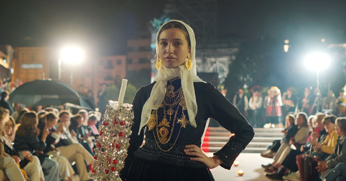 Stills do Vídeo do Evento FOLK Passerelle 25 em Braga, na Avenida Central, organizado pela Rusga de S. Vicente e que contou com a presença de diversos grupos folclóricos