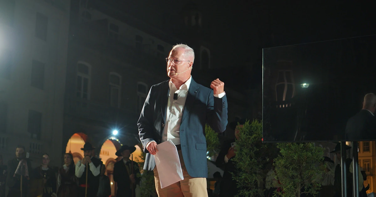 Stills do Vídeo do Evento FOLK Passerelle 25 em Braga, na Avenida Central, organizado pela Rusga de S. Vicente e que contou com a presença de diversos grupos folclóricos