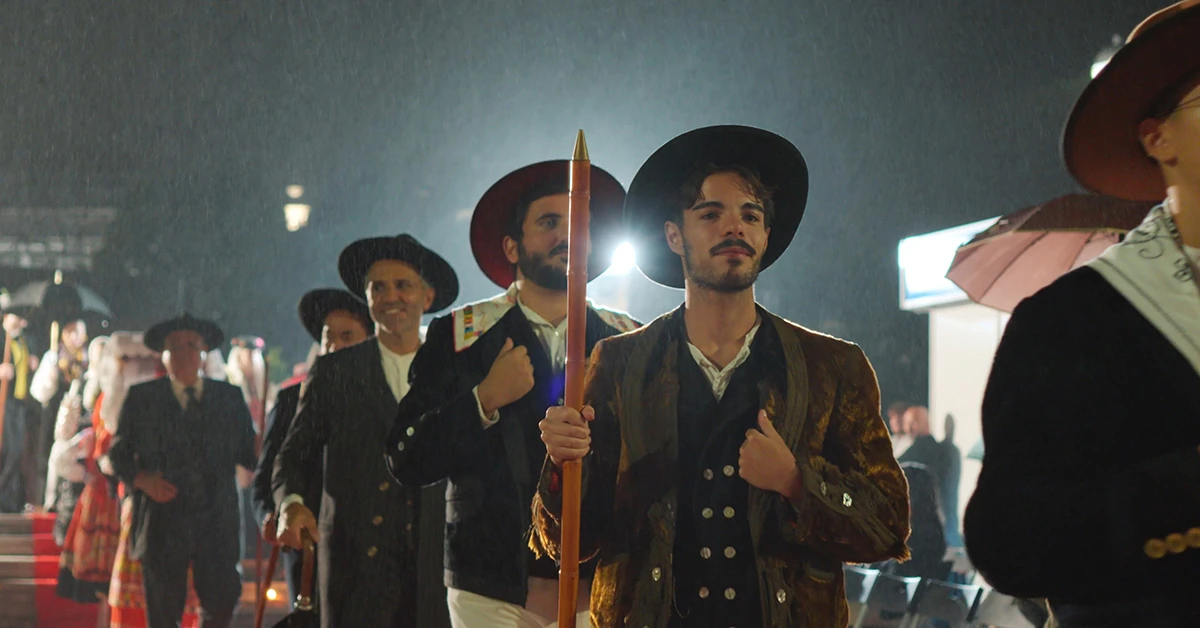 Stills do Vídeo do Evento FOLK Passerelle 25 em Braga, na Avenida Central, organizado pela Rusga de S. Vicente e que contou com a presença de diversos grupos folclóricos