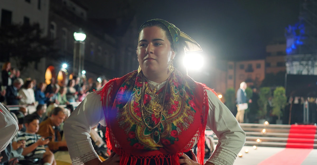Stills do Vídeo do Evento FOLK Passerelle 25 em Braga, na Avenida Central, organizado pela Rusga de S. Vicente e que contou com a presença de diversos grupos folclóricos