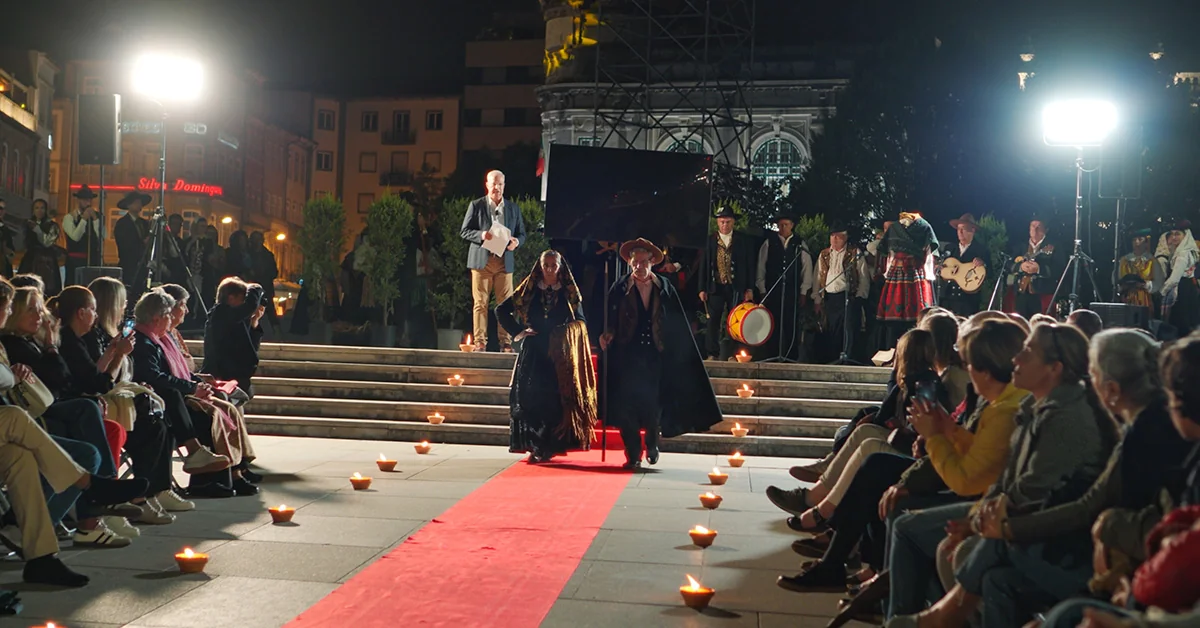 Stills do Vídeo do Evento FOLK Passerelle 25 em Braga, na Avenida Central, organizado pela Rusga de S. Vicente e que contou com a presença de diversos grupos folclóricos