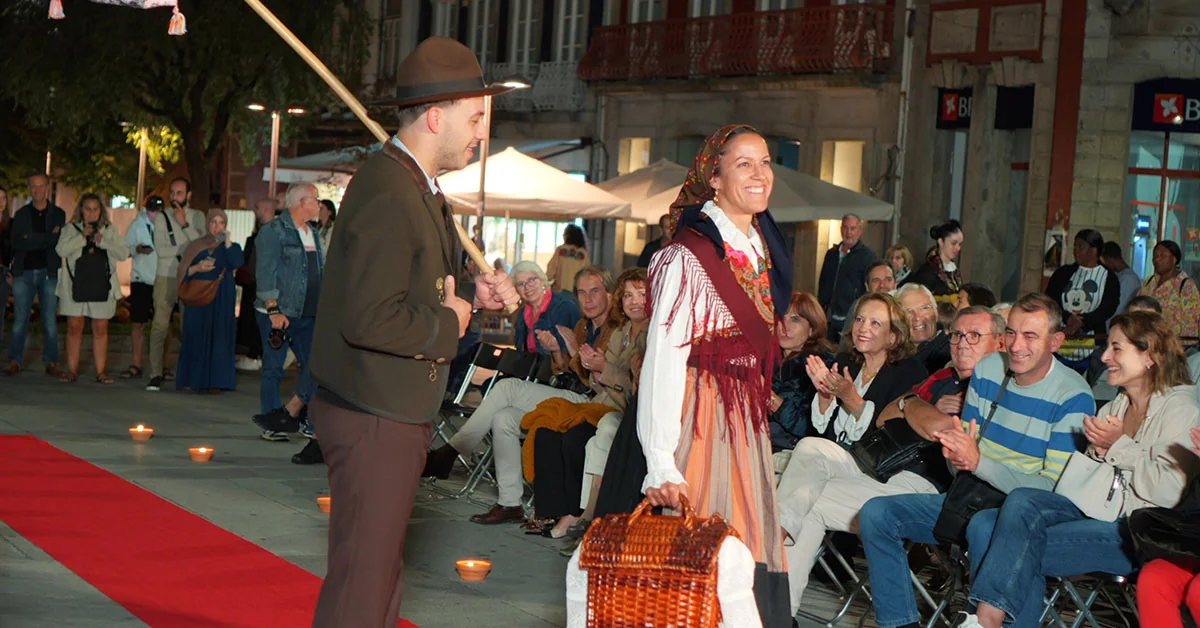 Stills do Vídeo do Evento FOLK Passerelle 25 em Braga, na Avenida Central, organizado pela Rusga de S. Vicente e que contou com a presença de diversos grupos folclóricos