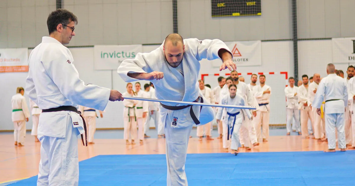 Stills do vídeo do evento da escola MAGUEN Krav Maga realizado no Pavilhão Gimnodesportivo de Tebosa, Braga