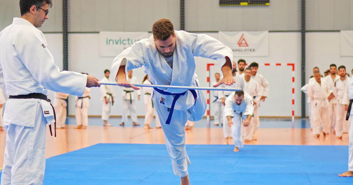 Stills do vídeo do evento da escola MAGUEN Krav Maga realizado no Pavilhão Gimnodesportivo de Tebosa, Braga