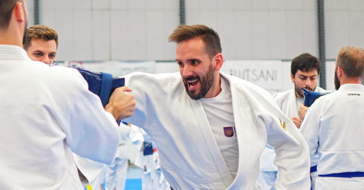 Stills do vídeo do evento da escola MAGUEN Krav Maga realizado no Pavilhão Gimnodesportivo de Tebosa, Braga