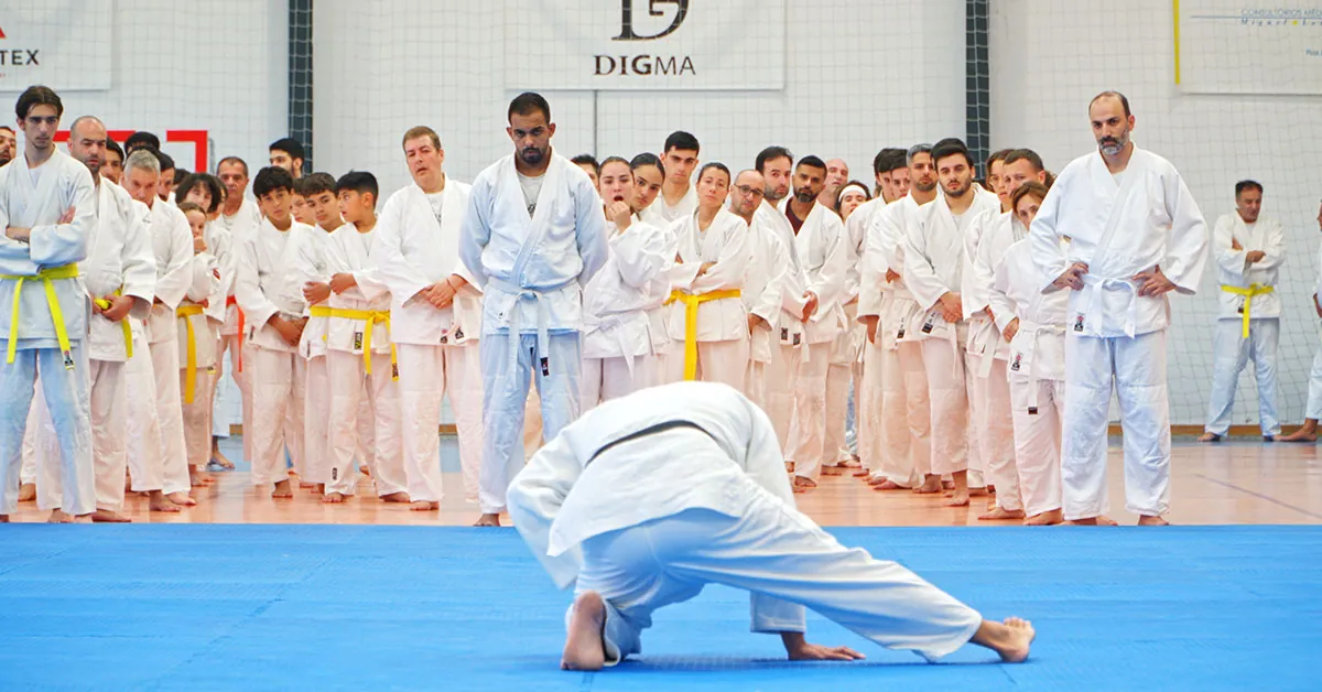 Stills do vídeo do evento da escola MAGUEN Krav Maga realizado no Pavilhão Gimnodesportivo de Tebosa, Braga
