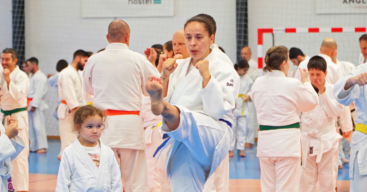 Stills do vídeo do evento da escola MAGUEN Krav Maga realizado no Pavilhão Gimnodesportivo de Tebosa, Braga