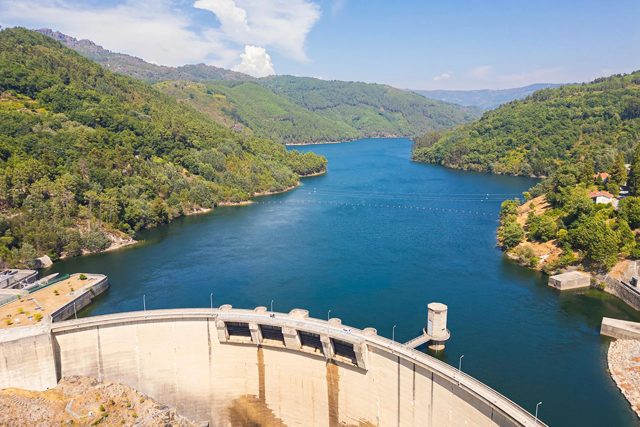 Fotografia Promocional para a Junta de Freguesia de Salamonde, em Vieira do Minho. O objetivo era mostrar os vários pontos de interesse da União de Freguesias como a Barragem de Salamonde, as Fragas de Pena Má, o Largo do Gafanhal, entre outros.